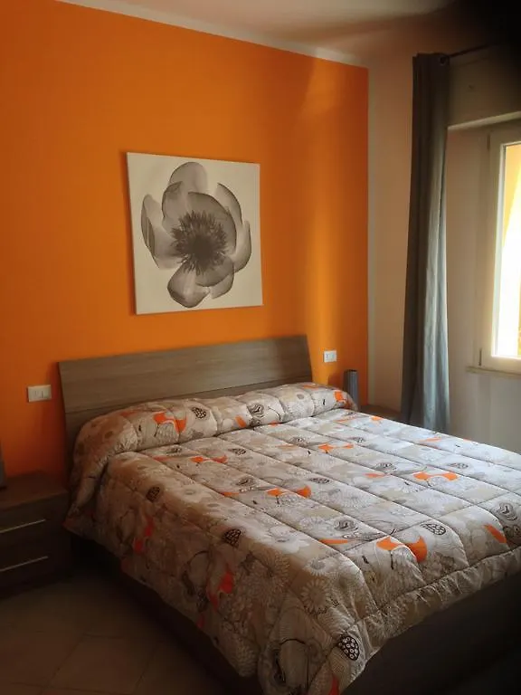 Perla Del Lago Rent Apartments シルミオーネ