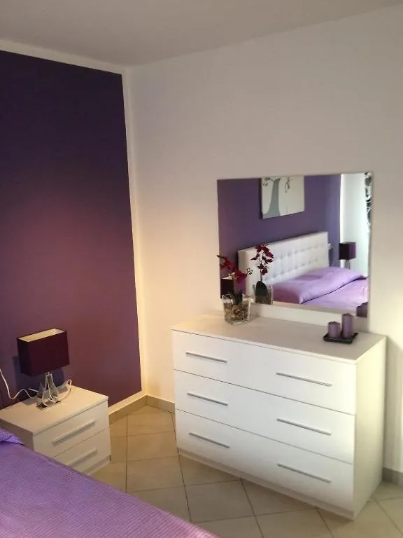 Perla Del Lago Rent Apartments シルミオーネ