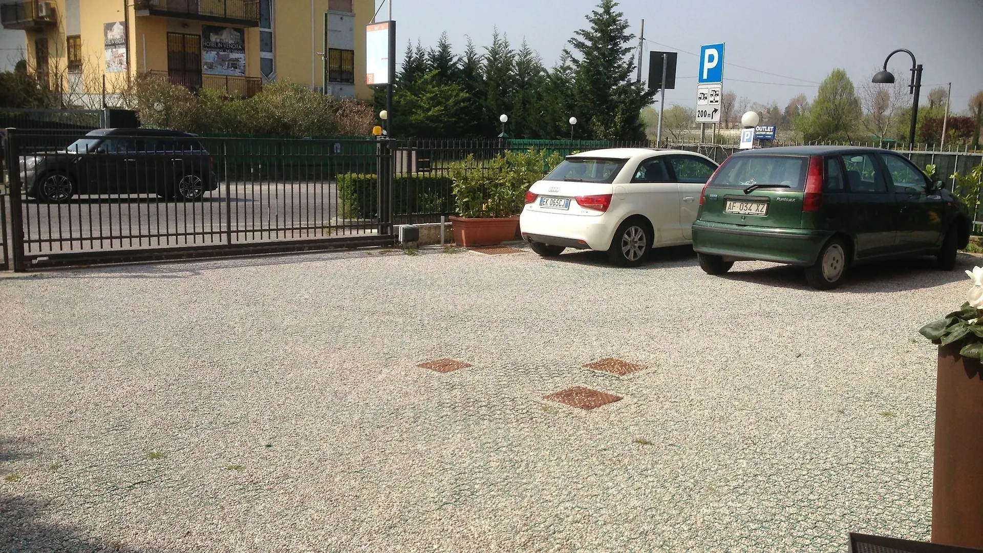 Perla Del Lago Rent Apartments シルミオーネ 0*,