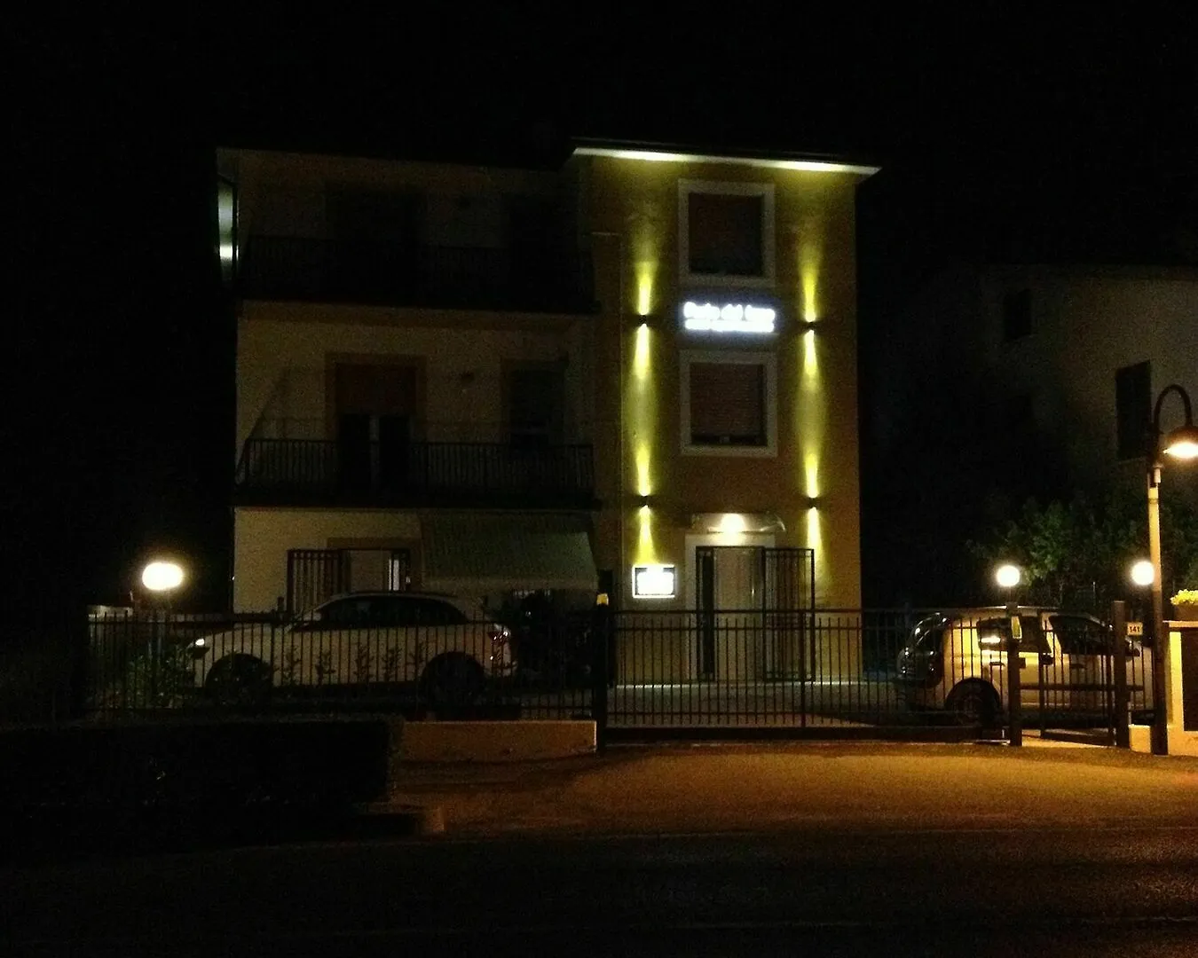 Perla Del Lago Rent Apartments シルミオーネ イタリア